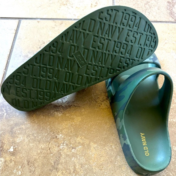 Old Navy Camo Sandals - Picture 4 of 4